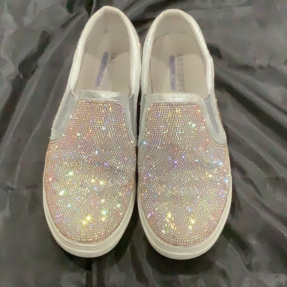 Skechers rhinestone tennis shoes size 8.5